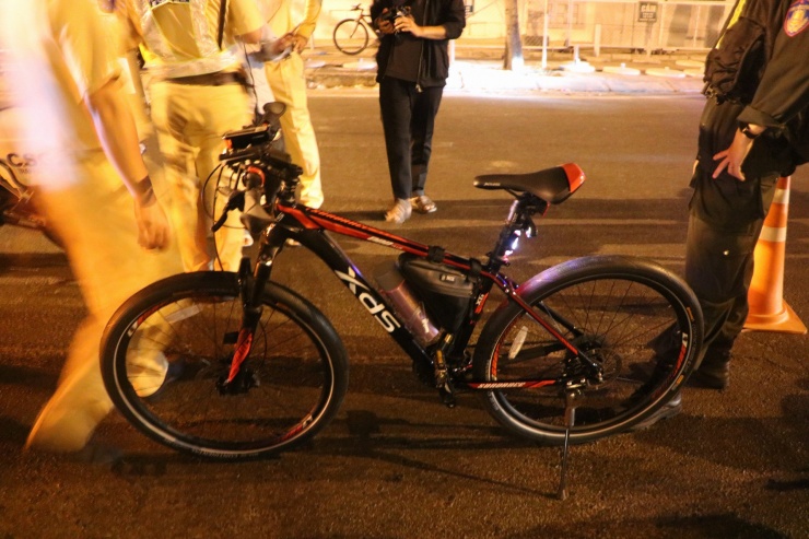 Người đi xe đạp thể dục trong làn ôtô bỏ chạy tán loạn khi CSGT lập chốt xử phạt - 8
