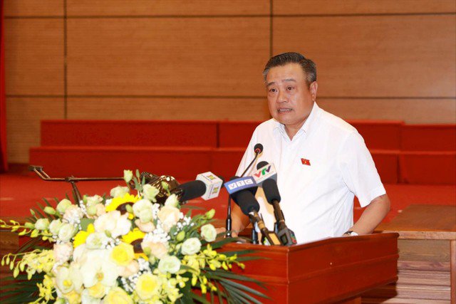 Chủ tịch UBND TP Hà Nội Trần Sỹ Thanh phát biểu tại cuộc tiếp xúc cử tri chiều 24-4