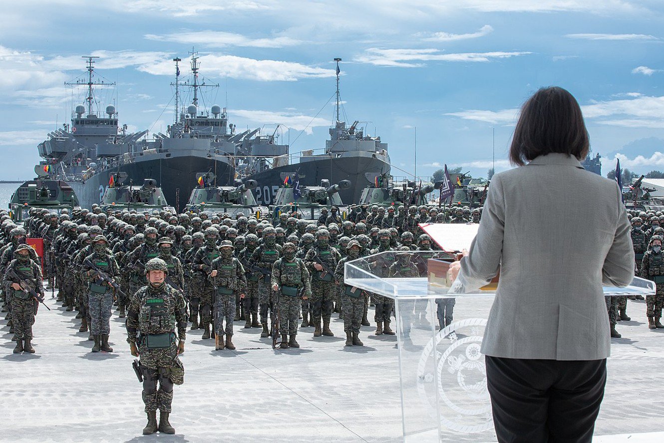 Bà Thái Anh Văn phát biểu trước các binh sĩ ở Đài Loan (ảnh: CNN)