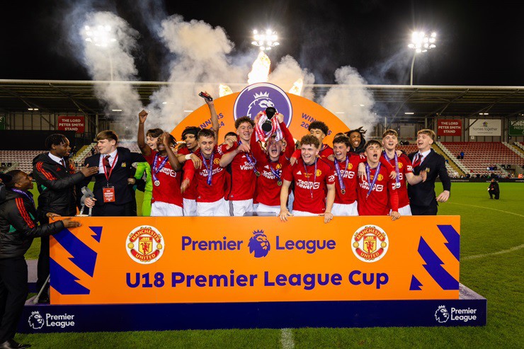 U18 MU 在决赛中 2-1 战胜 U18 曼城，夺得英超联赛杯冠军