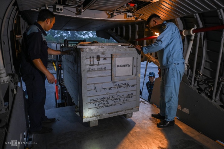 Vận tải cơ C-295 chuyển quân, thiết bị đến Điện Biên - 5