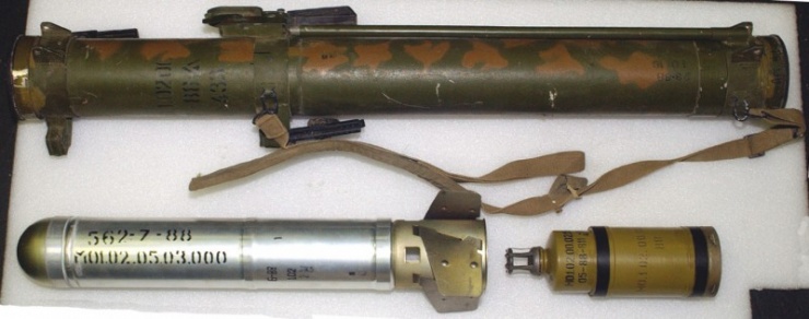 Ống phóng và đạn tên lửa nhiệt áp RRPO-A Shmel (ong nghệ) của Liên Xô. Ảnh: Wiki.