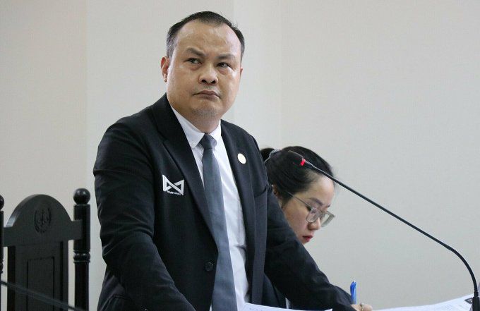Luật sư Nguyễn Quốc Cường bảo vệ quyền lợi ích của bị đơn. Ảnh: Hải Duyên