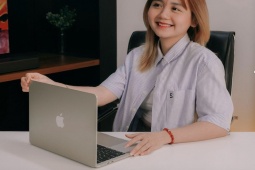 วันนี้ Apple ตัดสินใจอย่างน่าประหลาดใจในการประกาศนโยบายการสนับสนุนใหม่สำหรับกลุ่มผลิตภัณฑ์ MacBook Air ดังนั้น Apple จะให้บริการซ่อมและอัปเกรด MacBook Air โดยไม่ต้องขอค่าใช้จ่ายเพิ่มเติมจากผู้ใช้
 นี่ถือเป็นก้าวสำคัญจาก Apple เนื่องจาก Apple มีนโยบายการรับประกันที่เข้มงวดมาโดยตลอดและไม่ได้เป็นเช่นนั้น อนุญาตให้มีการซ่อมแซมจากบุคคลที่สามในอดีต การตัดสินใจครั้งนี้ได้รับเสียงปรบมือจากชุมชนผู้ใช้ MacBook Air ซึ่งช่วยสร้างภาพลักษณ์ที่ดีให้กับบริษัทในสายตาของลูกค้า
 นอกจากนี้ยังแสดงให้เห็นว่า Apple กำลังเปลี่ยนแปลงและปรับปรุงนโยบายการสนับสนุนเพื่อมอบประสบการณ์ที่ดียิ่งขึ้น แก่ผู้ใช้ผลิตภัณฑ์ของคุณ ซึ่งจะช่วยให้พวกเขาแข็งแกร่งขึ้นในตลาดเทคโนโลยีในปัจจุบันได้อย่างแน่นอน
 #Apple #MacBookAir #กิจกรรมวันนี้ 5″/><br /><!--end_img_tlq_nd--></p>
<p>MacBook Air M3 มีราคาเพียง 2.4 ล้าน VND แตกต่างจากราคาขายอย่างเป็นทางการของ MacBook Air M2</p>
</div>
<p><script type= หลังจากวางขายได้ 10 วัน MacBook Air M3 ก็เริ่มลดราคาในเวียดนาม
