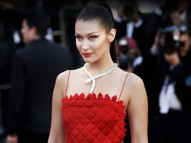 Màn trình diễn ấn tượng của người mẫu Bella Hadid được vô vàn lời khen của các tín đồ thời trang.
