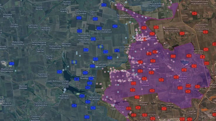 Nga tiến sâu 8km và gần như kiểm soát hoàn toàn làng Ocheretyne. (mũi nhọn màu tím, góc trên bên trái).