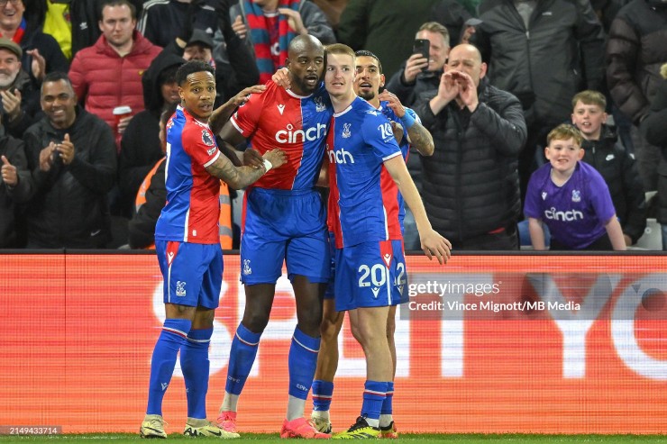 Crystal Palace đánh bại Newcastle