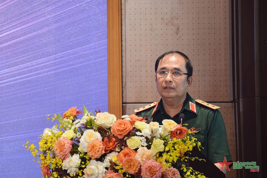Thượng tướng Phùng Sĩ Tấn phát biểu tại hội nghị.