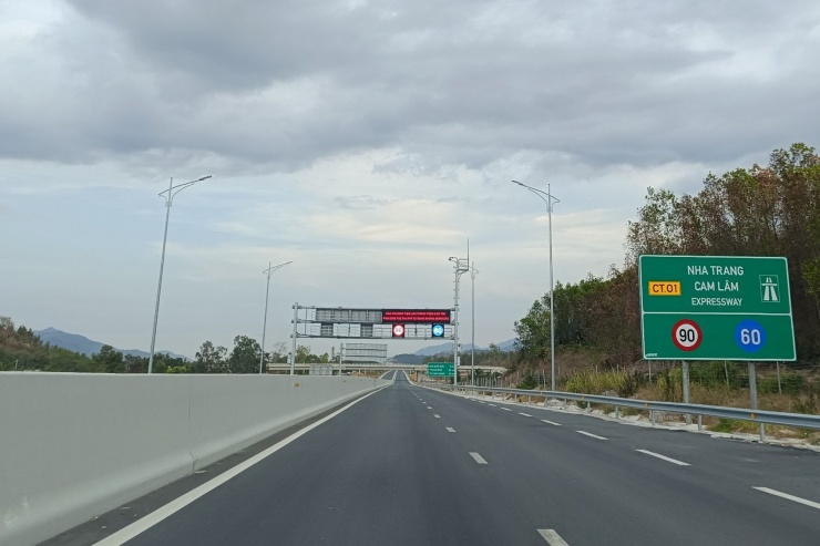 Tốc độ tối đa tuyến cao tốc Nha Trang - Cam Lâm được nâng lên 90 km/h từ ngày 6/2.