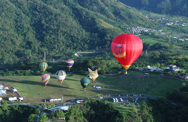 Lễ hội Khinh khí cầu quốc tế được tổ chức tại Tuyên Quang từ ngày 27/4 đến 2/5. Ảnh: Cổng TT Sở Du lịch Tuyên Quang.