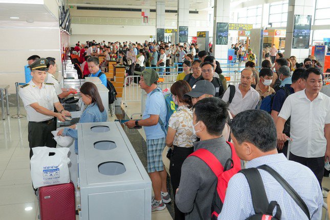 Làm thủ tục check-in sớm sẽ giúp chuyến bay diễn ra suôn sẻ. Ảnh: NIA.