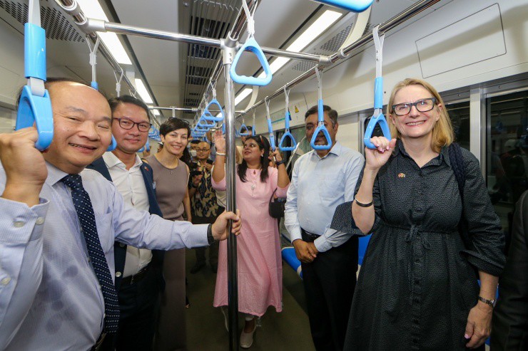 Metro số 1 lần đầu chạy tự động, đón những vị khách đặc biệt - 5