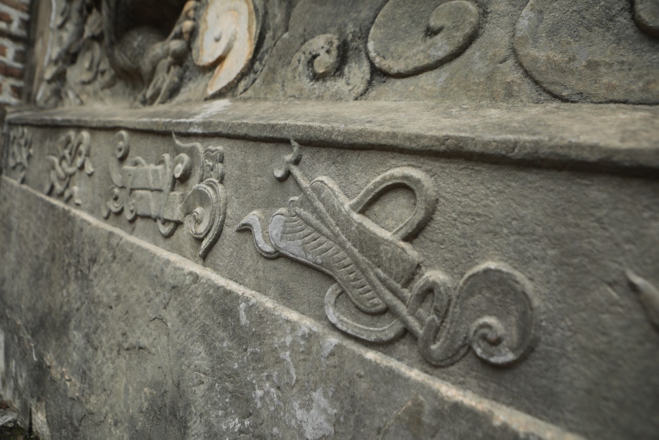 Cùng với tượng đồng độc bản Vua An Dương Vương, đôi rồng đá ở bậc đền Thượng là bảo vật vô cùng độc đáo, cả hai đều được công nhận là Bảo vật quốc gia, ông Huy cho biết