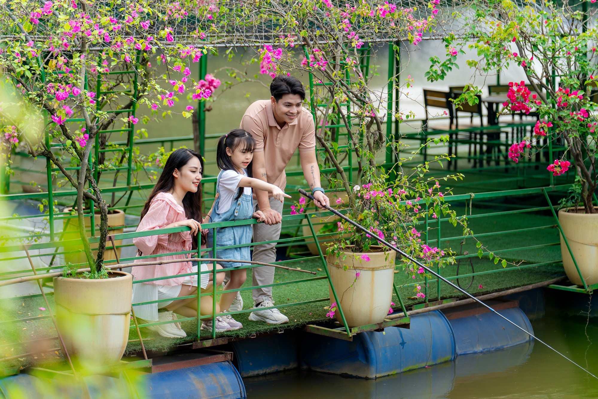 Câu cá trong khuôn viên tòa nhà