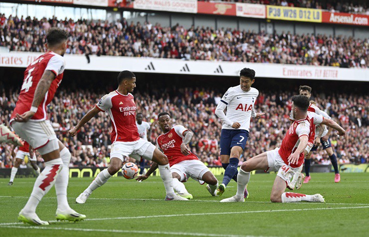 Tottenham khó cản Arsenal