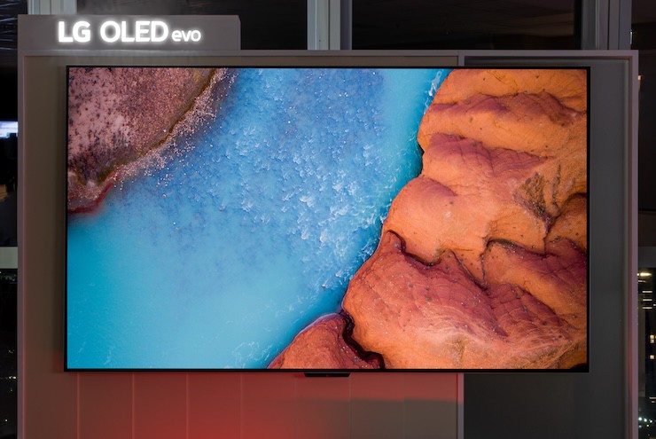 LG OLED evo M4 TV.