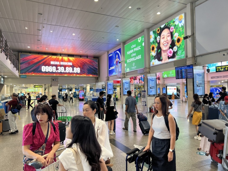 Trong hôm nay, Cảng HKQT Tân Sơn Nhất dự kiến khai thác 689 chuyến bay với tổng số hành khách dự kiến hơn 115.000 lượt. Trong đó lượng khách đi đạt gần 63.000 và khách đến hơn 52.000 người.