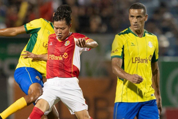 Huỳnh Đức, Hồng Sơn so tài Rivaldo và huyền thoại Brazil trong trận cầu 8 bàn