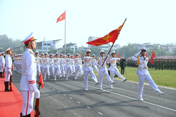 Thượng tướng Nguyễn Tân Cương thị sát hợp luyện diễu binh, diễu hành tại sân vận động Điện Biên - 9