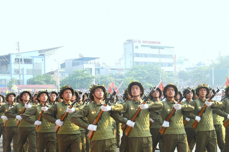 Khối chiến sĩ Điện Biên tái hiện hình ảnh những người lính vệ quốc oai hùng năm xưa.