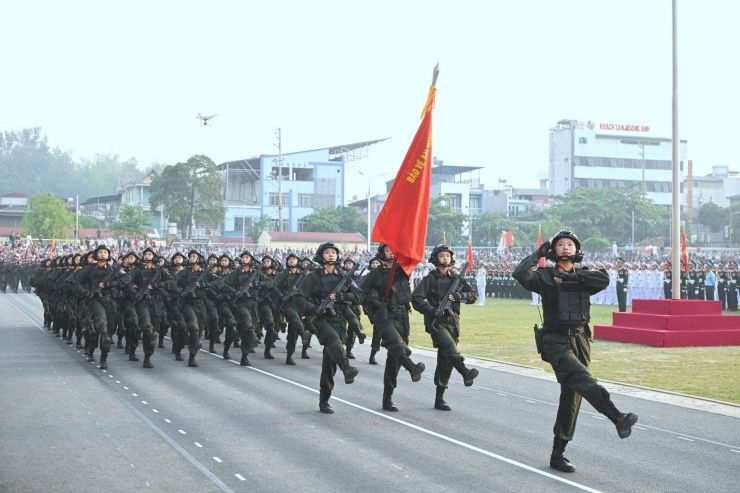 Thượng tướng Nguyễn Tân Cương thị sát hợp luyện diễu binh, diễu hành tại sân vận động Điện Biên - 16