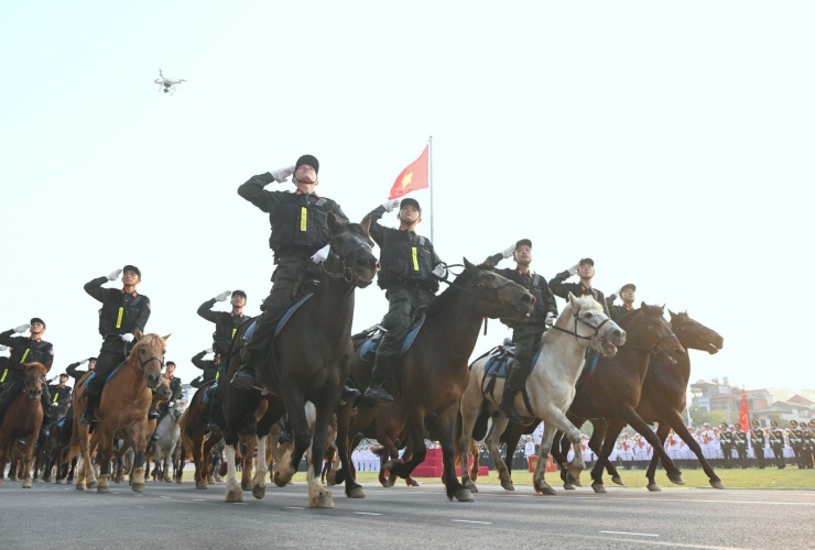 Thượng tướng Nguyễn Tân Cương thị sát hợp luyện diễu binh, diễu hành tại sân vận động Điện Biên - 18