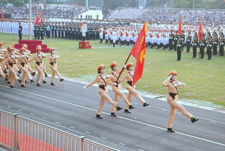Thượng tướng Nguyễn Tân Cương thị sát hợp luyện diễu binh, diễu hành tại sân vận động Điện Biên - 17
