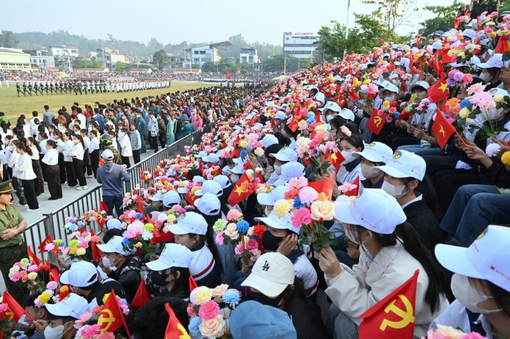 Thượng tướng Nguyễn Tân Cương thị sát hợp luyện diễu binh, diễu hành tại sân vận động Điện Biên - 20
