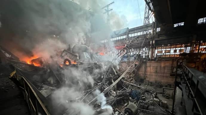 Một nhà máy nhiệt điện Ukraine do công ty DTEK quản lý bị hư hại nặng (ảnh: CNN)