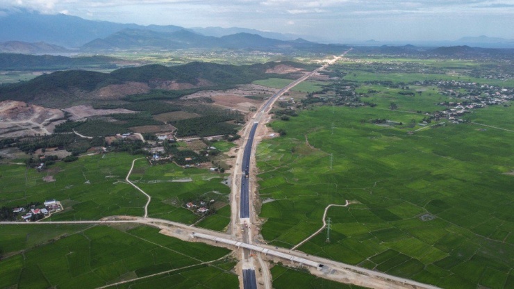 Cao tốc Vân Phong - Nha Trang vượt tiến độ so với hợp đồng. Ảnh: XUÂN HOÁT