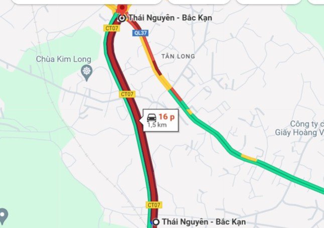 Đoạn ùn tắc xảy ra tại nút giao Tân Long (gần thành phố Thái Nguyên) kéo dài về phía Hà Nội dài 1,5 km.
