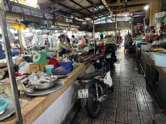 Chợ Tân Định cũng trong tình trạng ế ẩm vì vắng khách