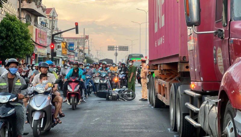 Hiện trường vụ tai nạn giao thông ở TP Hồ Chí Minh khiến cô gái tử vong