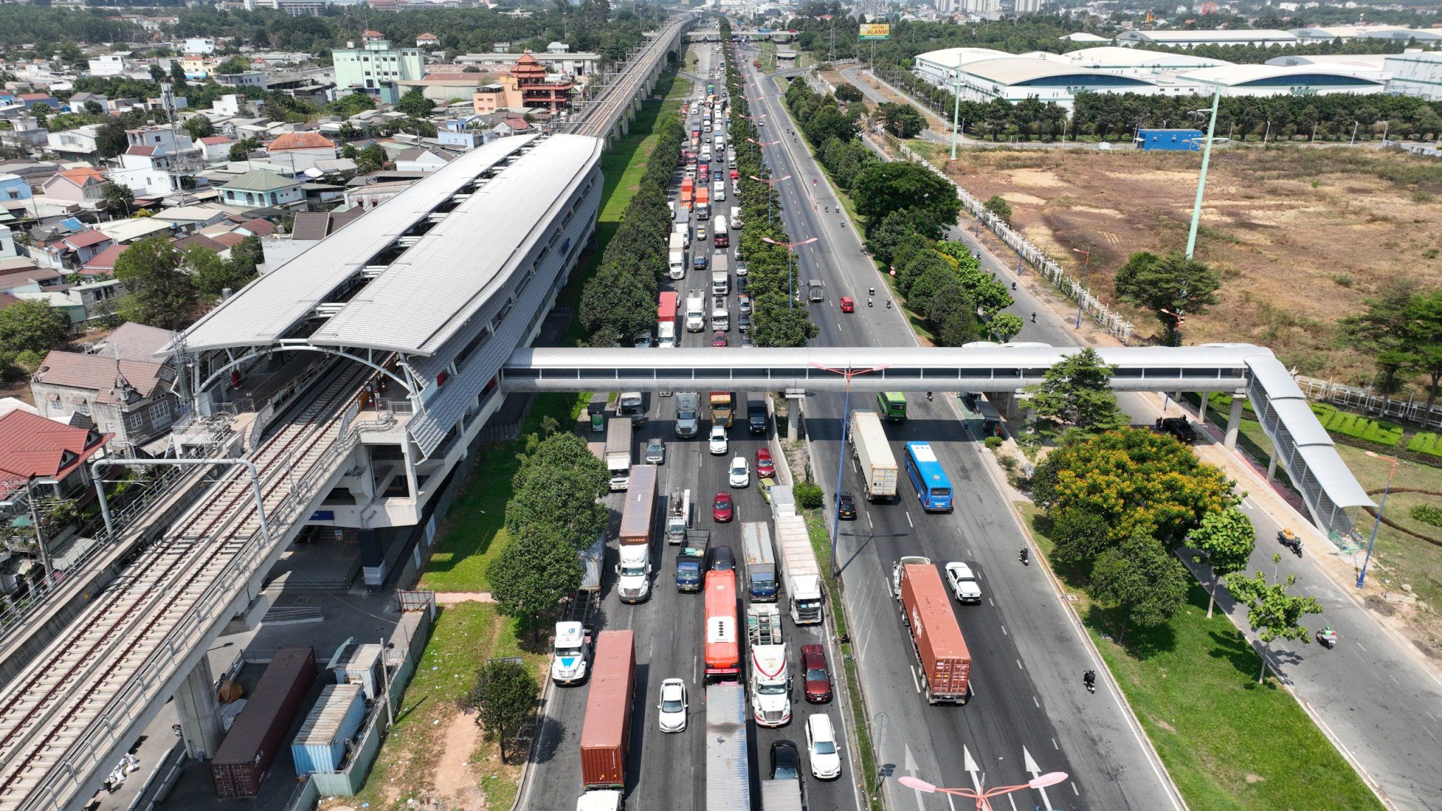 Hoàn thành hai cầu đi bộ kết nối Metro Bến Thành – Suối Tiên