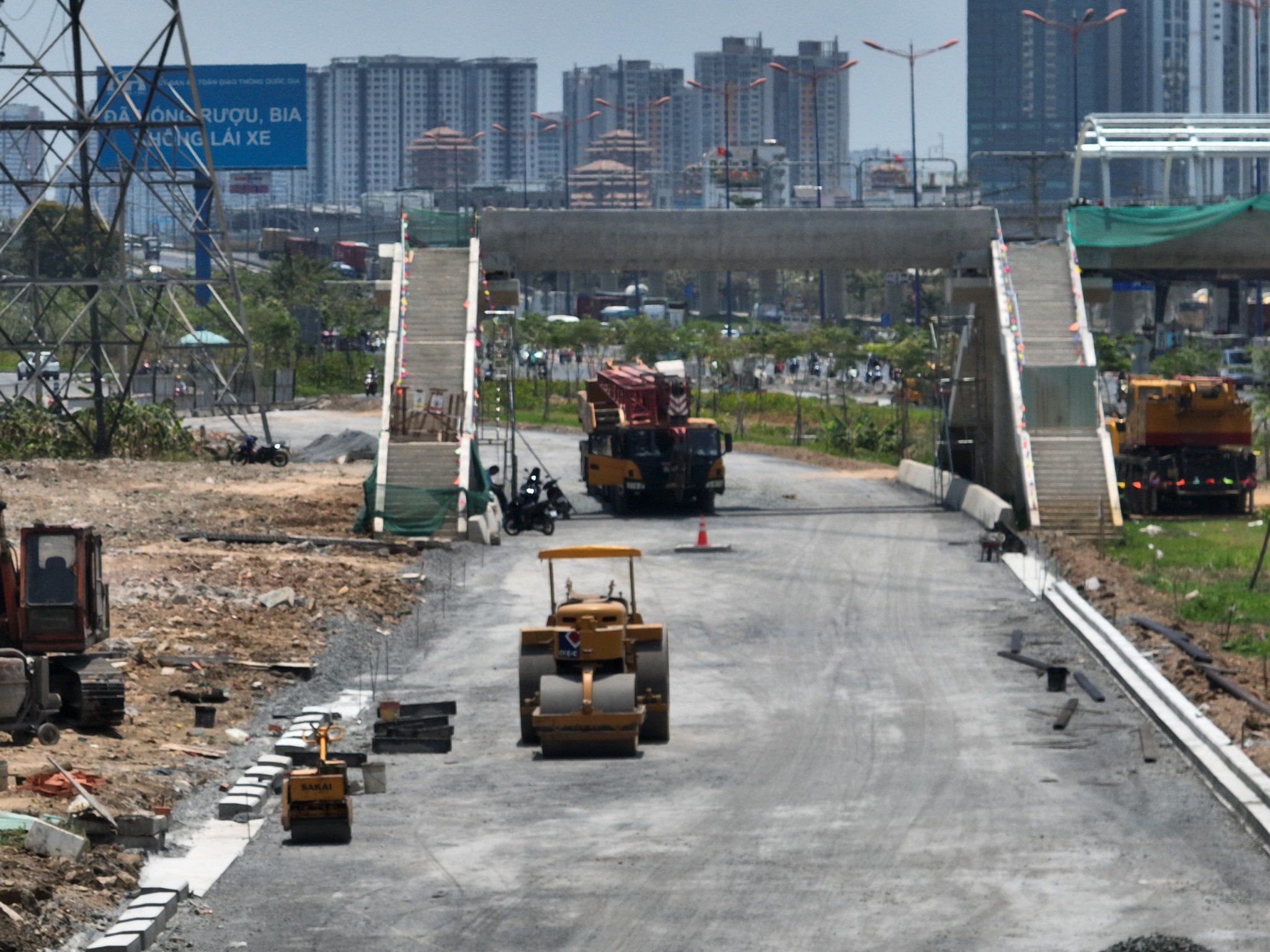 Hoàn thành hai cầu đi bộ kết nối Metro Bến Thành – Suối Tiên - 4