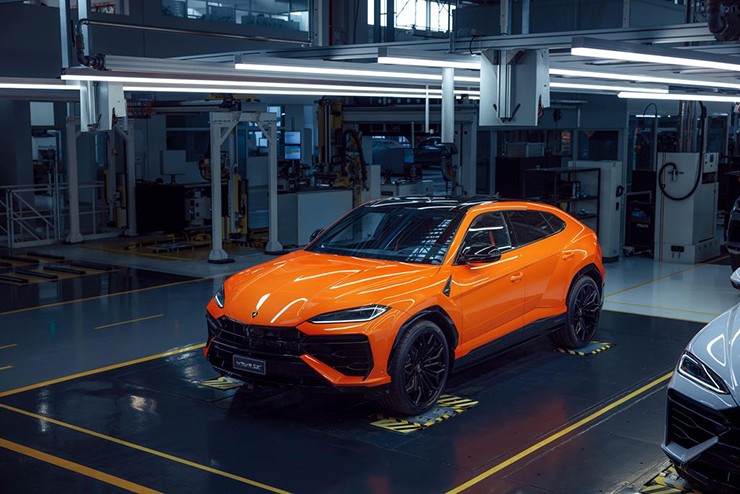 Lamborghini Urus SE chào sân các đại gia Việt với giá bán gần 14,8 tỷ đồng - 2