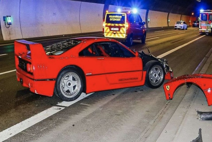 Siêu xe Ferrari F40 gặp tai nạn trên đường phố châu Âu - 1