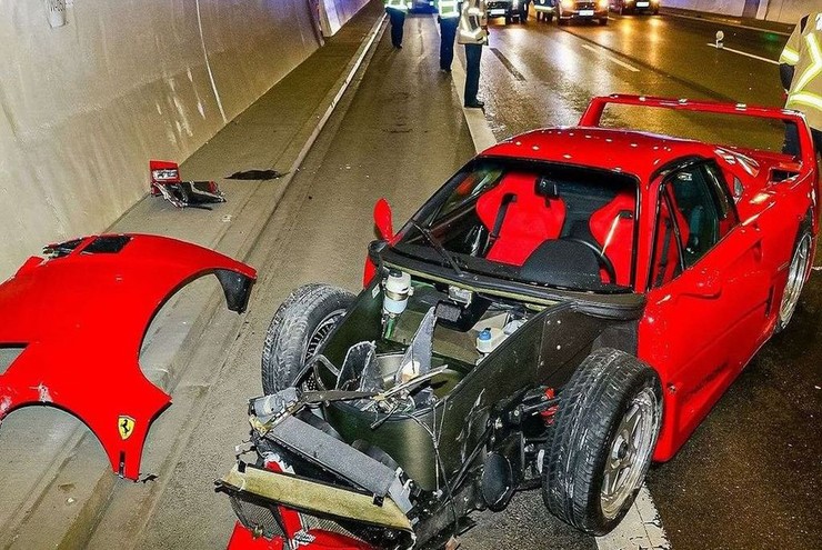Siêu xe Ferrari F40 gặp tai nạn trên đường phố châu Âu - 2