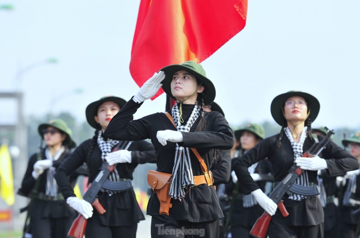 Trước khi kết thúc mỗi buổi tập, các bộ phận tập sẽ ghép khối để giáo viên kiểm tra.