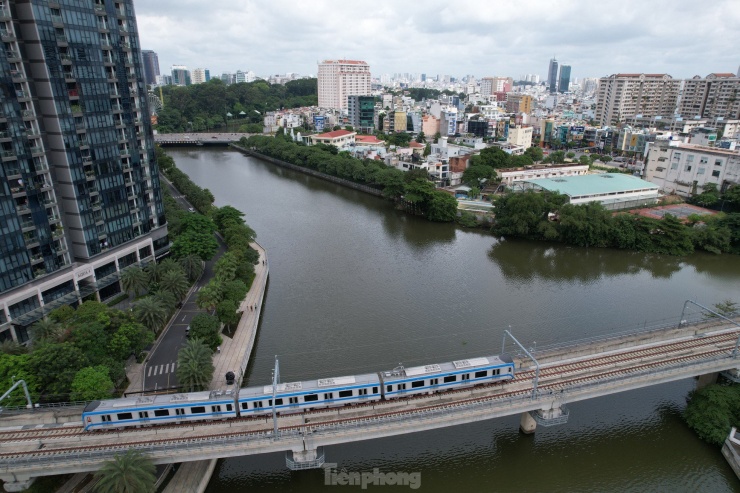 Tuyến metro số 1 còn góp phần thay đổi cảnh quan đô thị TPHCM từ khu vực trung tâm quận 1 đến depot Long Bình (TP. Thủ Đức).