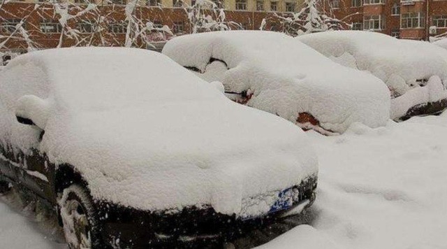 Trung Quốc: Đầu hè mà tuyết rơi dày, nhiều nơi mưa lạnh, lốc xoáy - 2