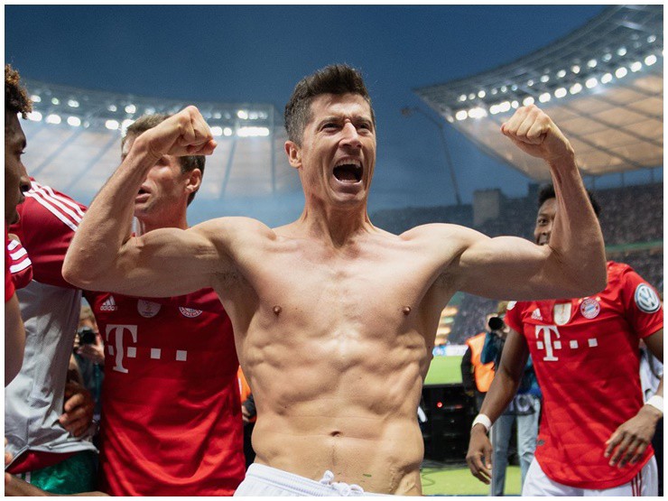 &nbsp;Robert Lewandowski là cầu thủ nổi tiếng, có body vạm vỡ.