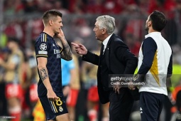 Thư hùng Bayern Munich - Real Madrid: Ancelotti khen Kroos, Vinicius nói gì?