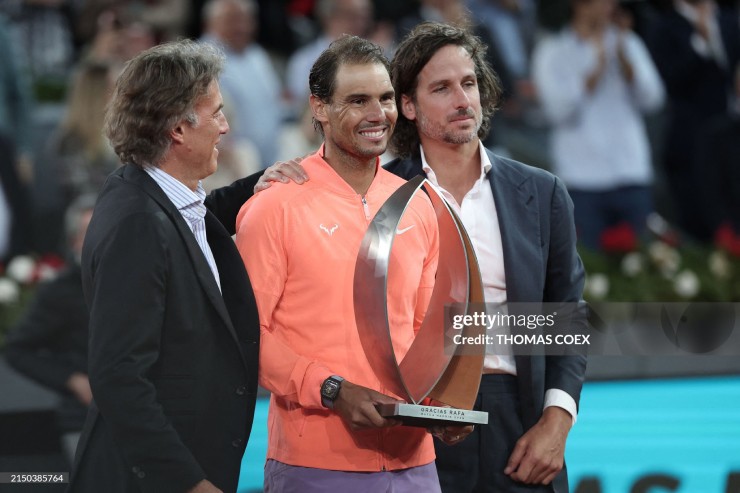 Nadal nhận kỷ niệm chương từ ban tổ chức Madrid Open