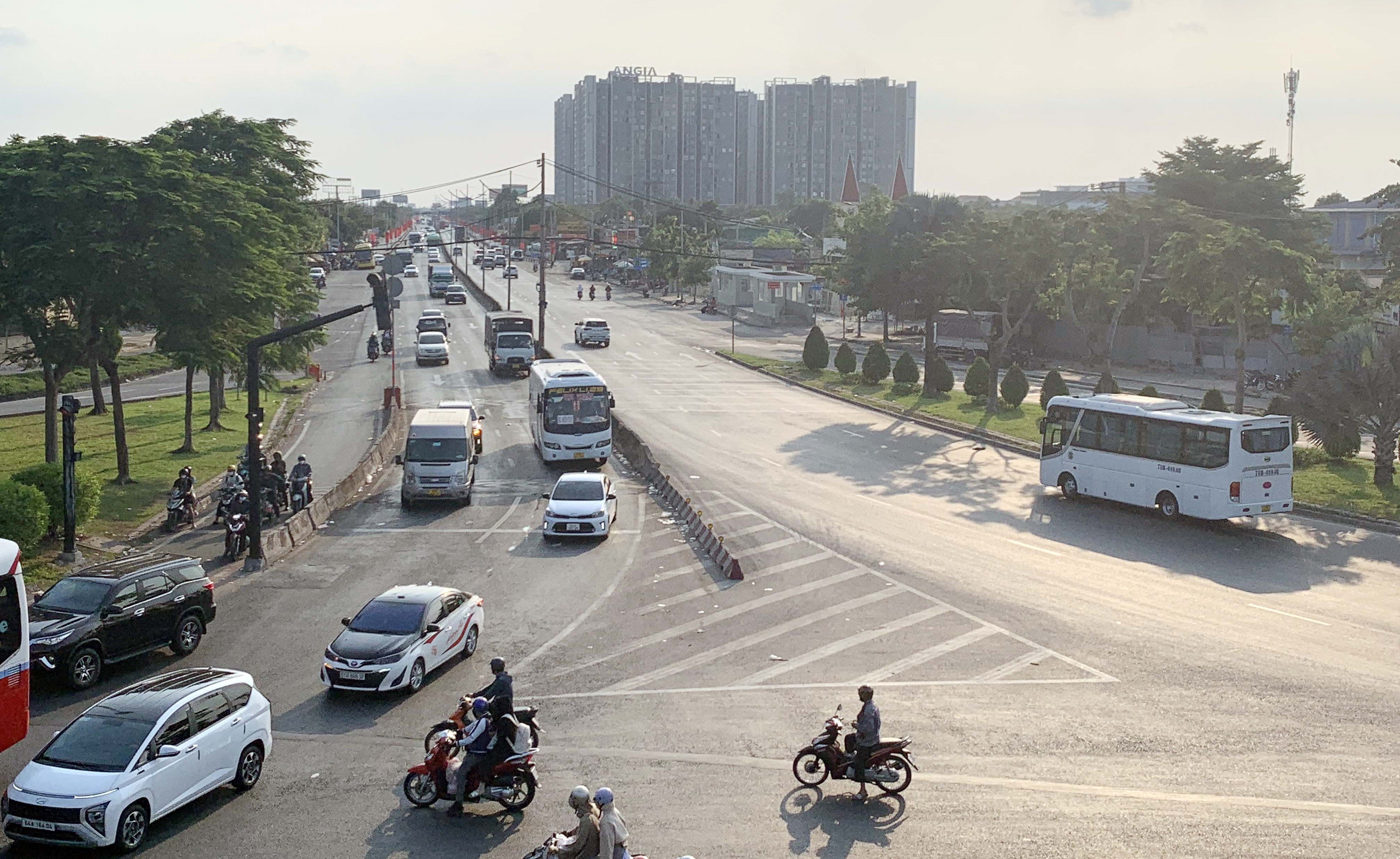 Hướng từ đường cao tốc ra nút giao Quốc lộ 1 – Nguyễn Văn Linh cũng không có ùn tắc.