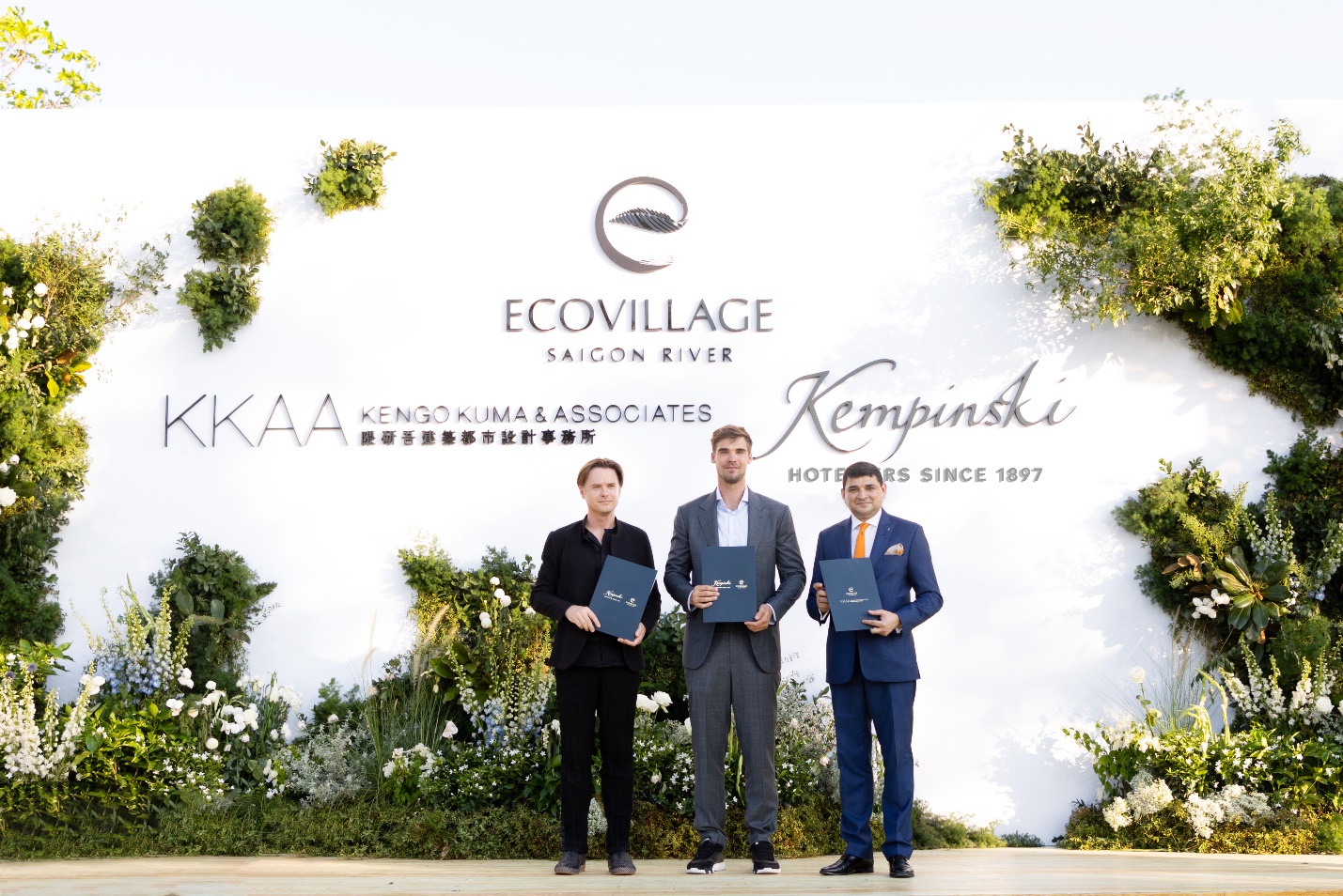 Đại diện Kengo Kuma & Associates, Ecovillage Saigon River, Kempinski Hotels tại lễ kí kết hợp tác hôm 28/4