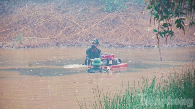 Gần 100 giờ chiến đấu với &#39;giặc lửa&#39;, khống chế vụ cháy rừng ở Kiên Giang - 5