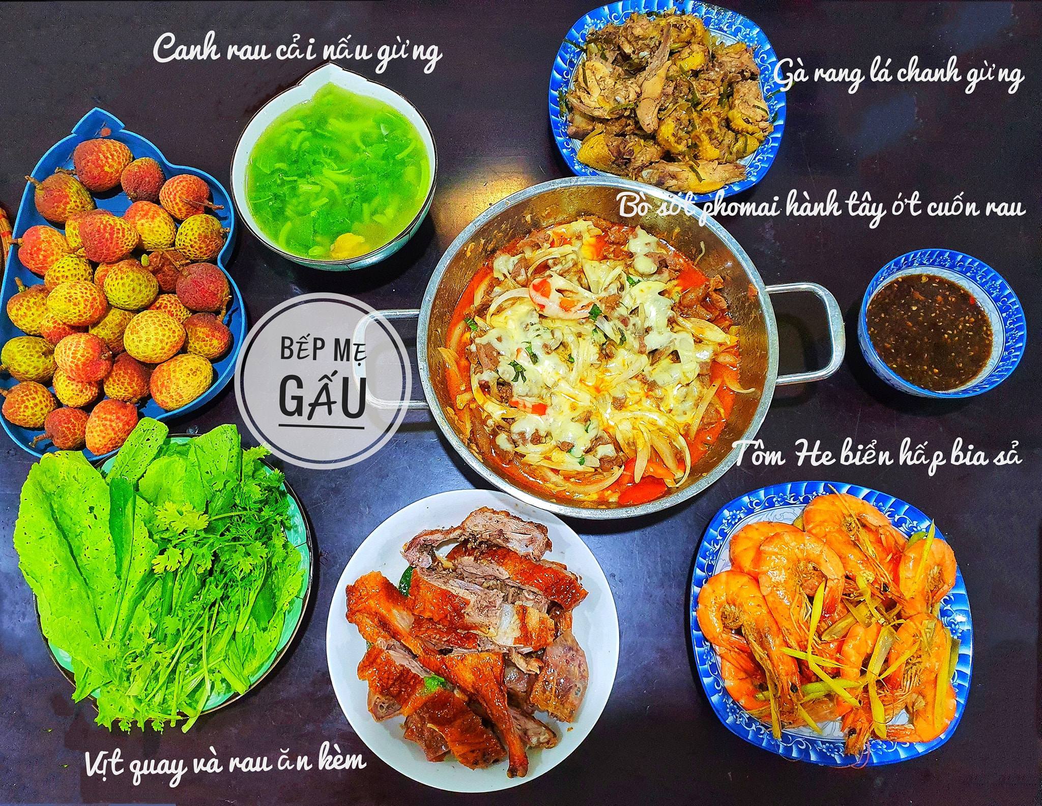 Bò phomai cuốn rau + Tôm he hấp + Gà rang lá chanh gừng + Canh rau cải + Vịt quay