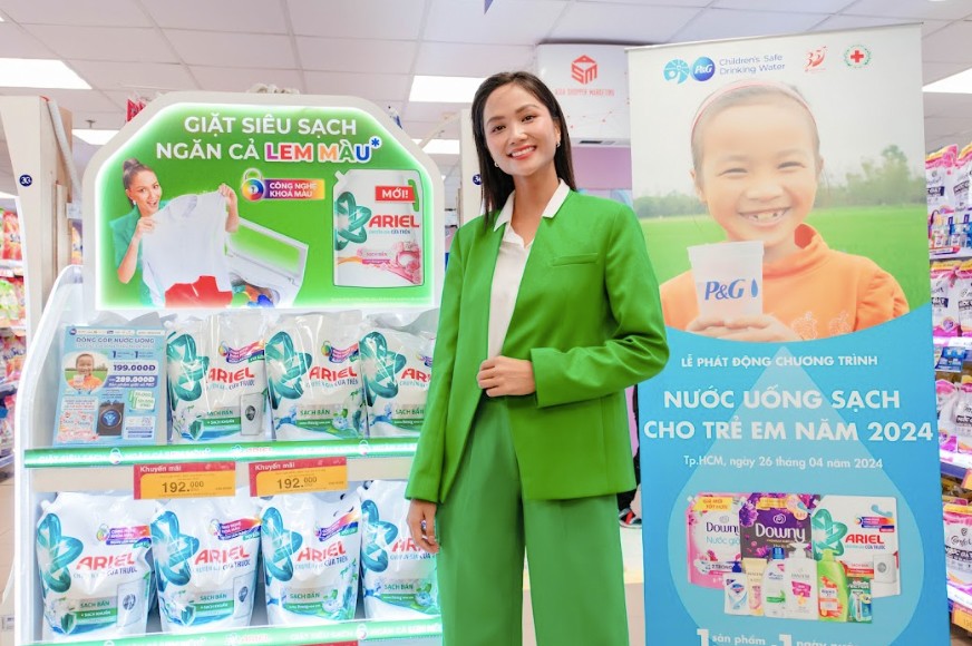Hoa Hậu H'Hen Niê đã hưởng ứng chương trình P&G “Nước Uống Sạch Cho Trẻ Em” liên tục trong hai năm qua