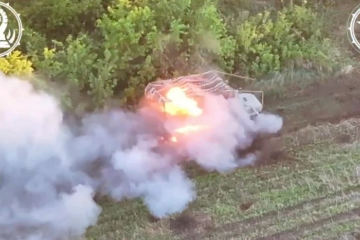 Video xe chiến đấu M2 Bradley của Ukraine bắn cháy xe bọc thép Nga ở phía tây Avdiivka